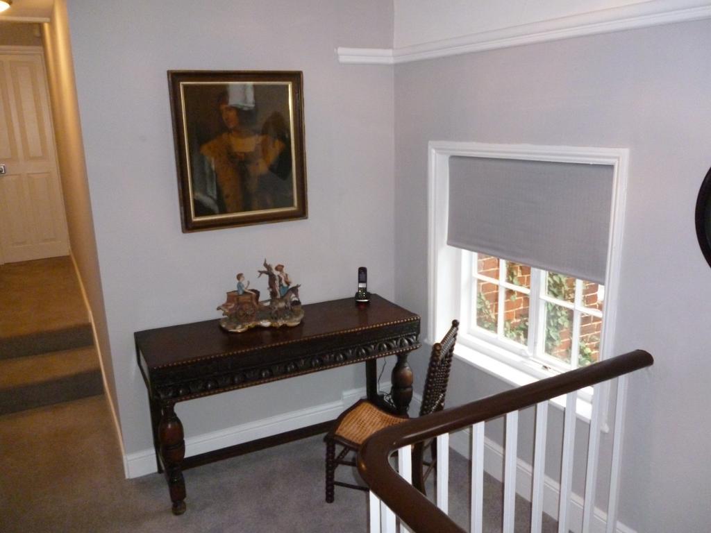 Kings House Wokingham Guest House Стая снимка